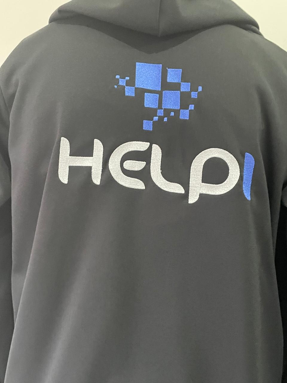 Blusa Double confeccionada em 100% poliéster.